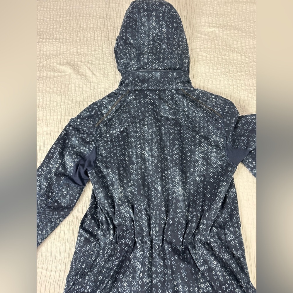 lululemon athletica Blue Patterned Utility Jacket - Picture 11 of 11